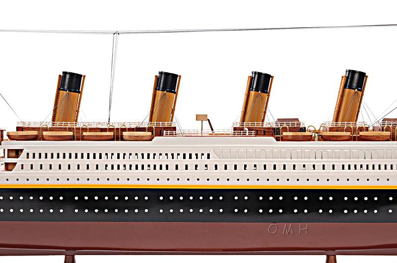 Handcrafted RMS Titanic Midel Ship Large with Display Case - Medieval Replicas