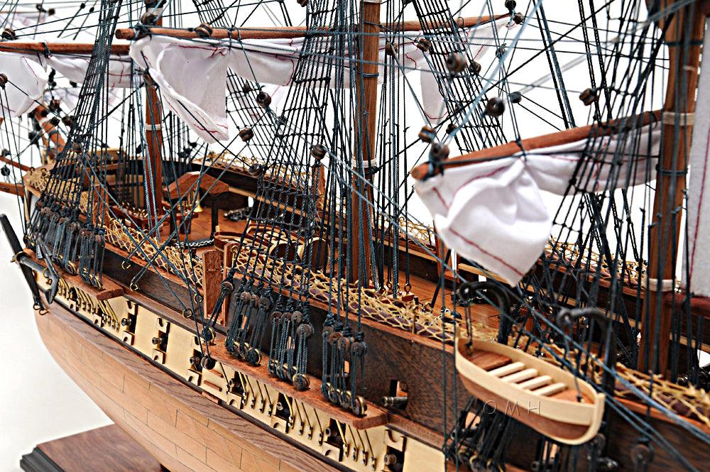 Handcrafted USS Constitution Midsize Model Ship With Display Case Home Decor - Medieval Replicas