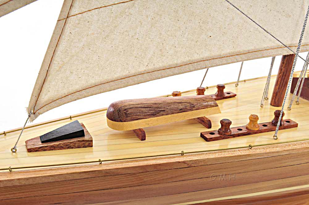 ENDEAVOUR 40" "British Sailboat" Handcrafted Wooden Model Boat - Medieval Replicas