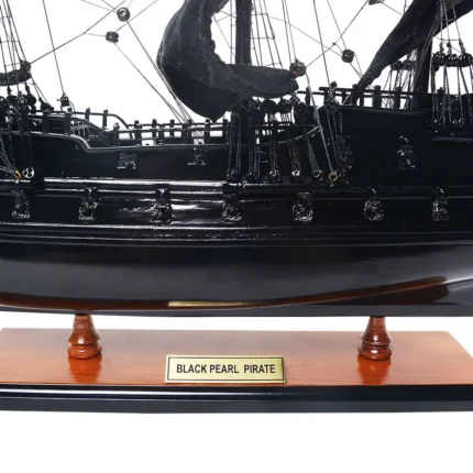 Black Pearl Pirate Ship Small Captain Line