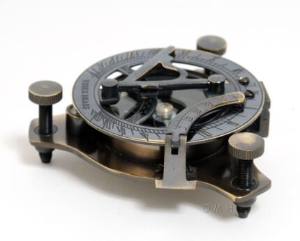 Sundial Compass in wood box (Medium) — view 1
