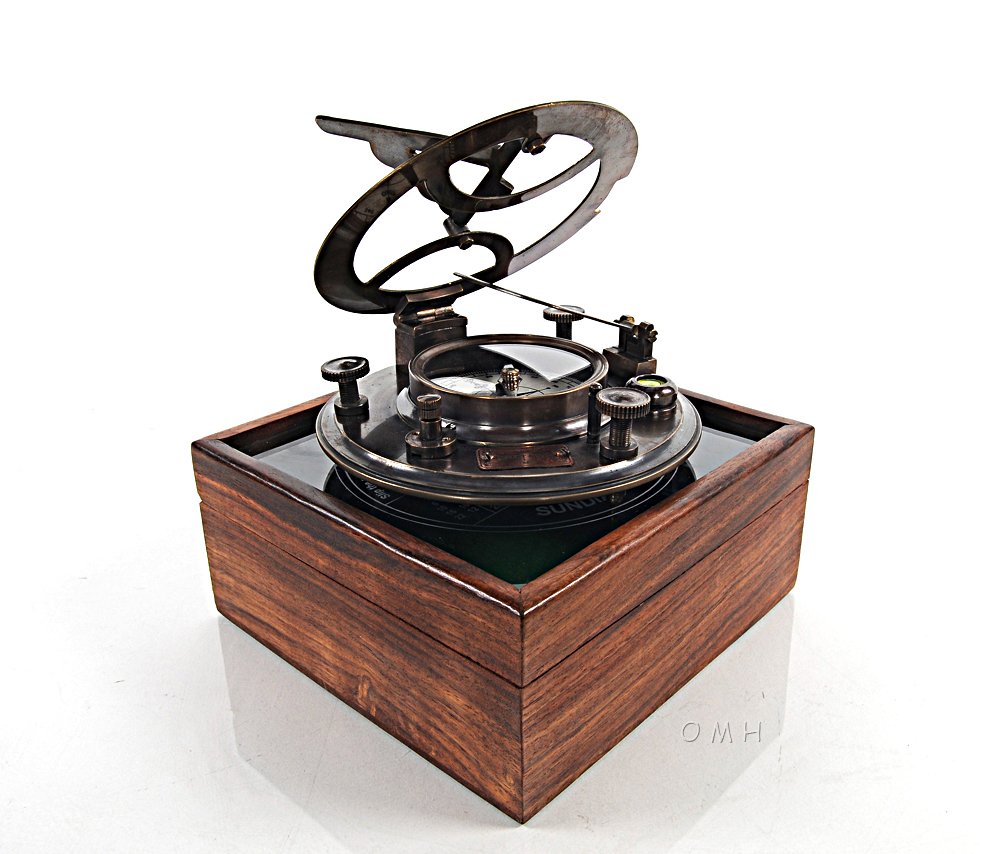 Sundial Compass in wood box (Large) — view 1 Sundial Compass in wood box (Large) — view 1