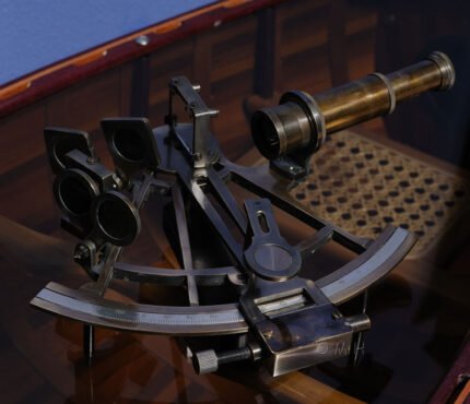 Nautical Sextant in wood box (Large) — view 1