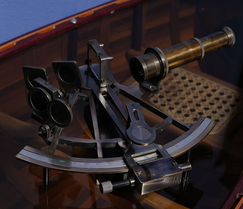 Nautical Sextant in wood box (Large) — view 1 Nautical Sextant in wood box (Large) — view 1