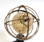 Globe in Brass rings — view 4