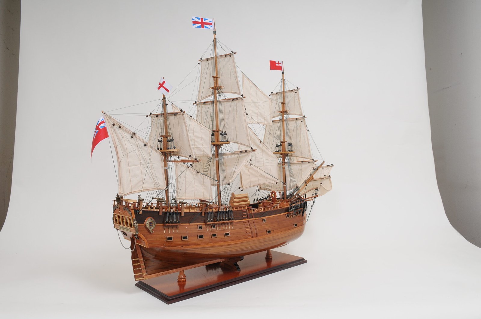 mr-t2-t094-001 HMS Endeavour Historic Ship Model Admiral Line